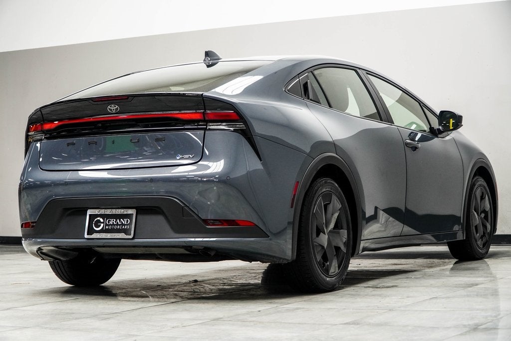 2025 Toyota Prius LE