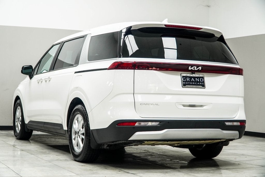 2024 Kia Carnival LX