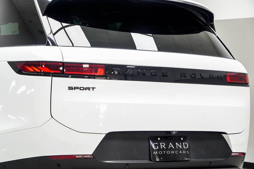 2025 Land Rover Range Rover Sport SE