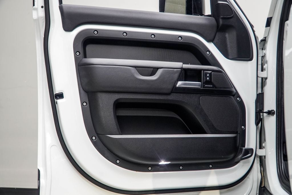 2025 Land Rover Defender 110 S