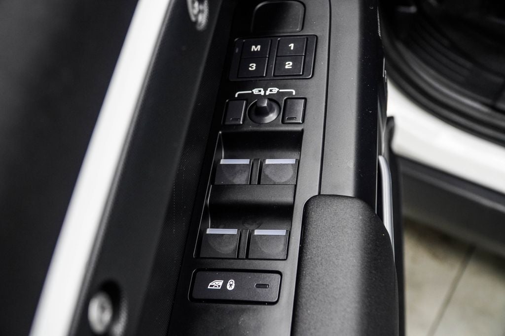 2025 Land Rover Defender 110 S