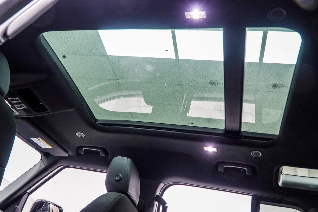 2025 Land Rover Defender 110 S