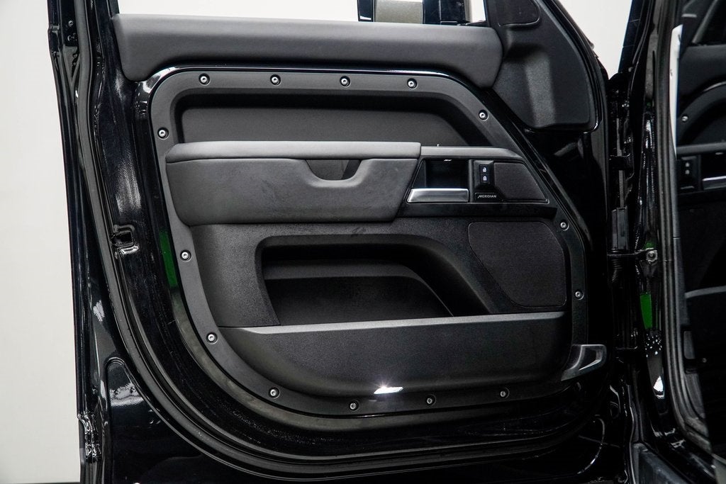 2025 Land Rover Defender 110 S