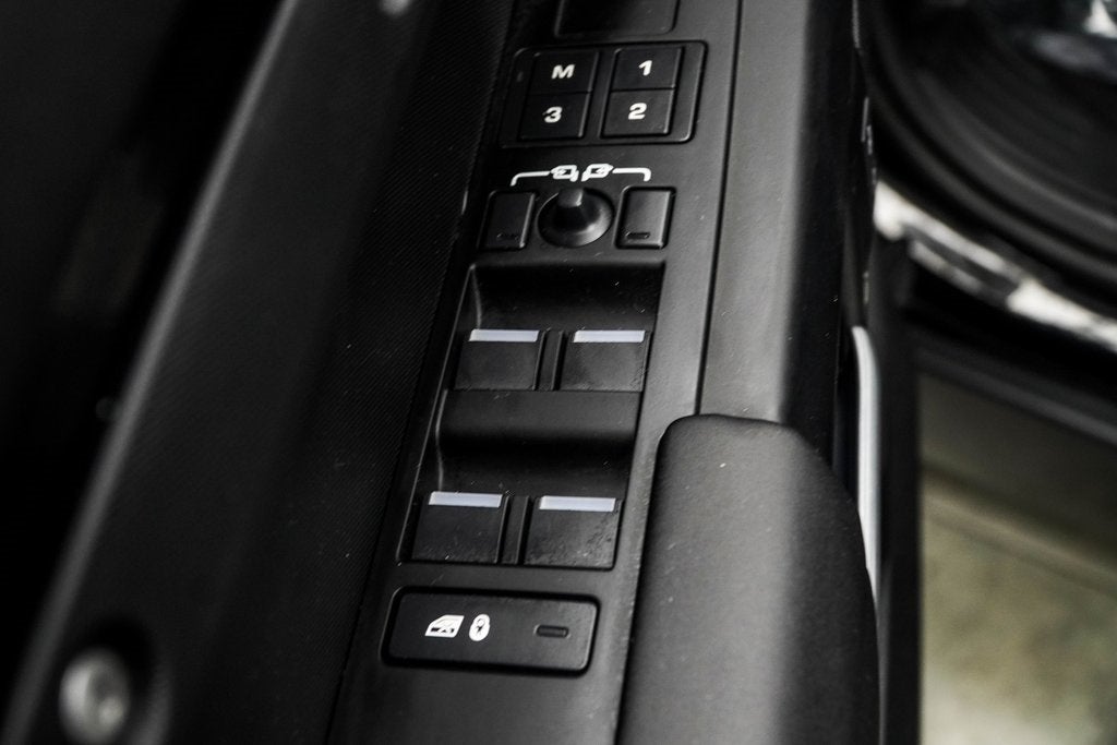 2025 Land Rover Defender 110 S