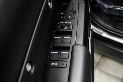 2024 Land Rover Defender 130 Outbound