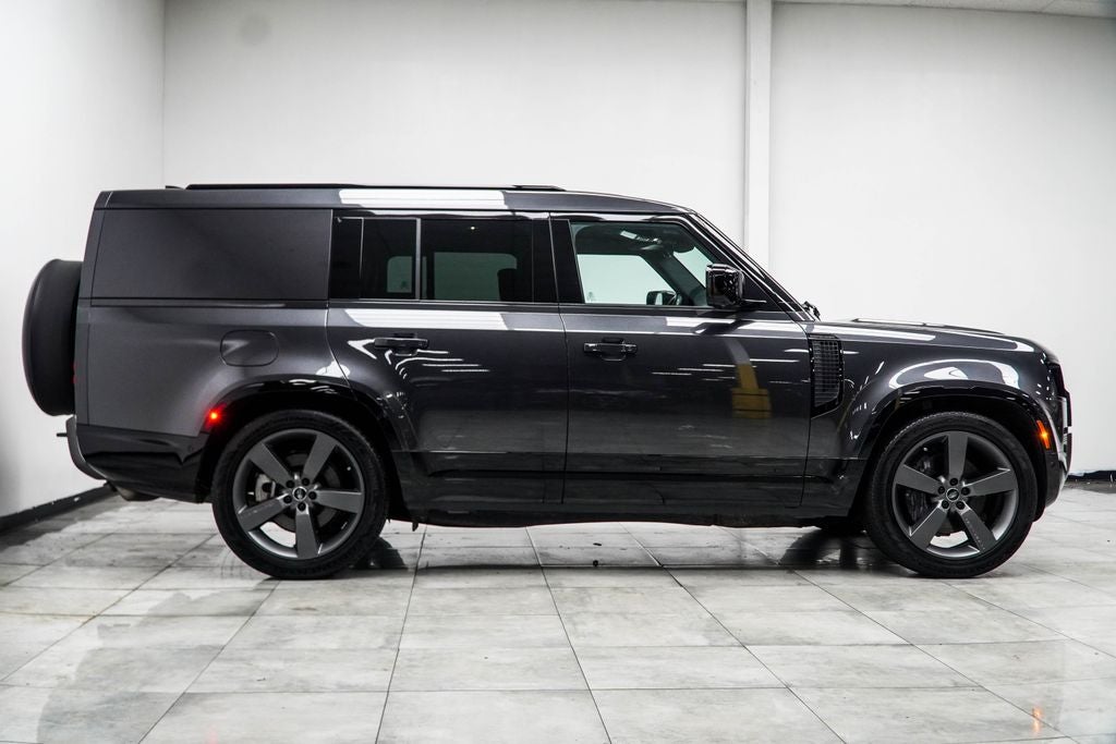 2024 Land Rover Defender 130 Outbound