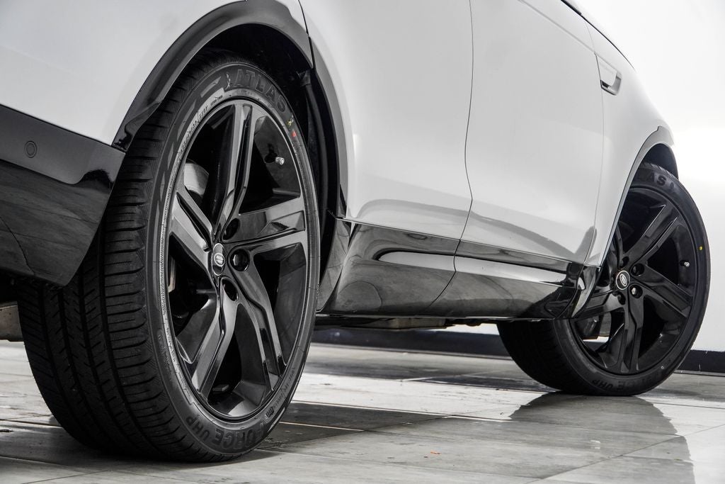 2023 Land Rover Discovery HSE R-Dynamic