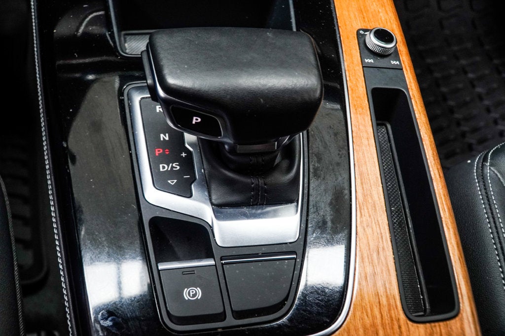 2023 Audi Q5 45 S line Premium quattro