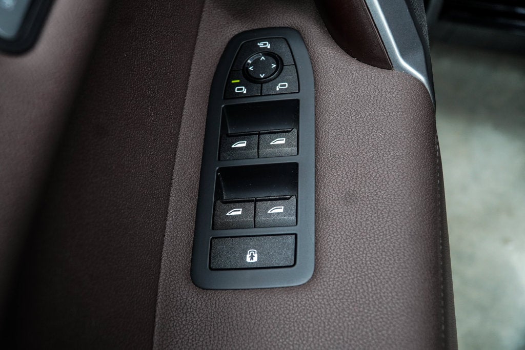2025 BMW iX xDrive50