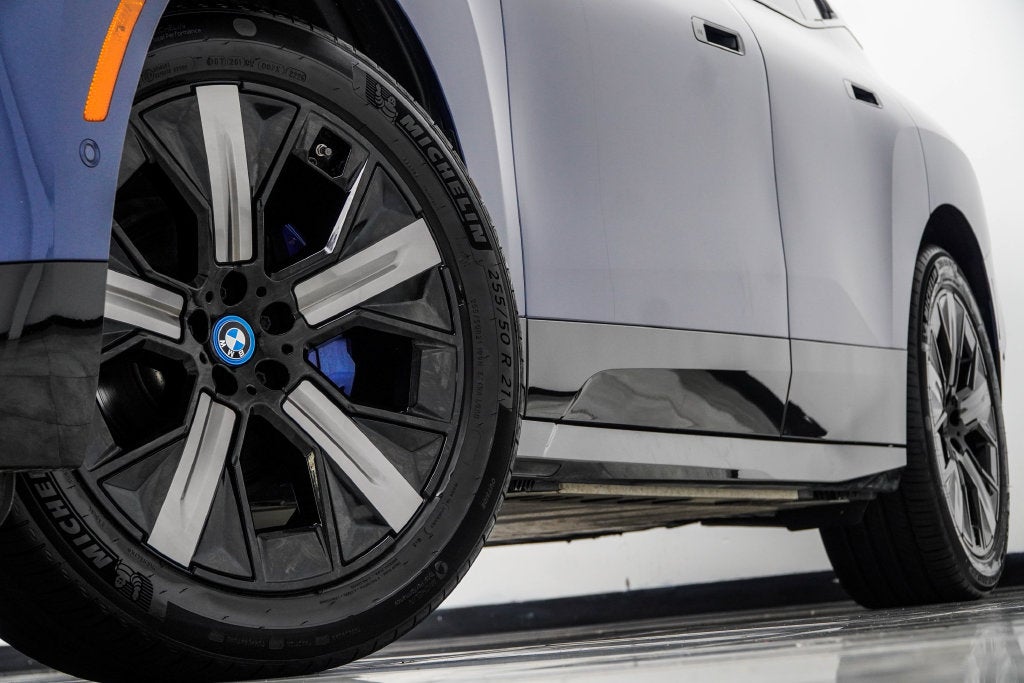 2025 BMW iX xDrive50