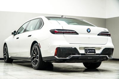 2025 BMW 7 Series 740i