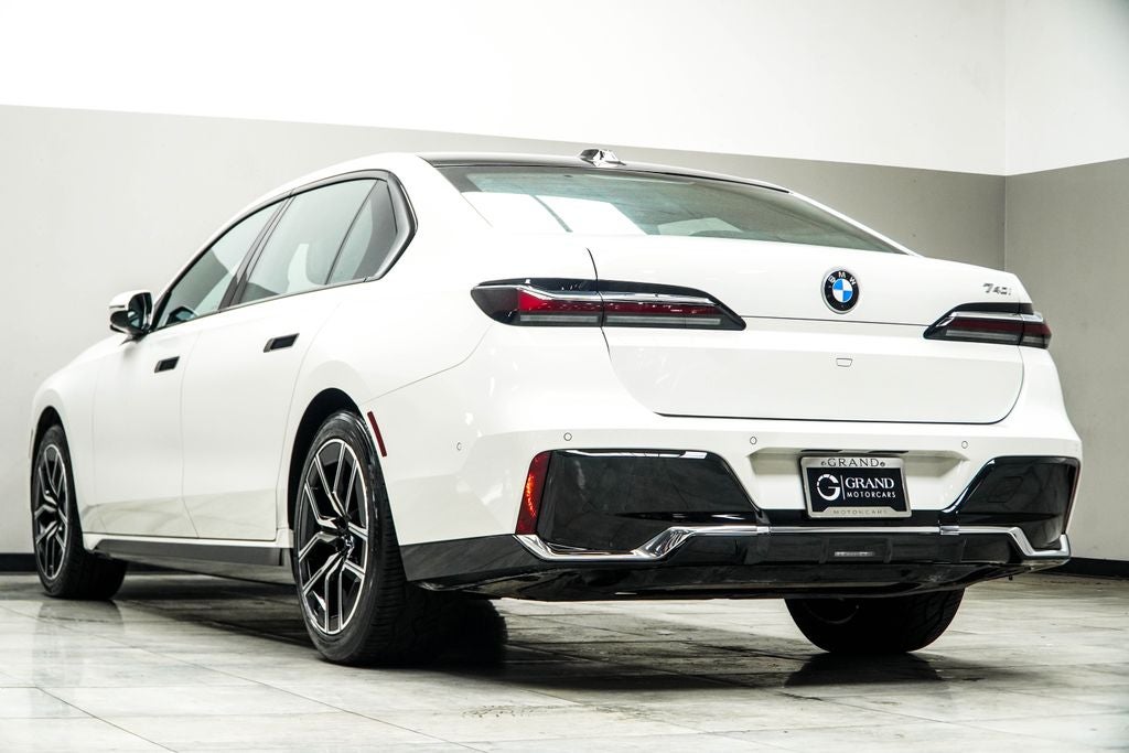 2025 BMW 7 Series 740i