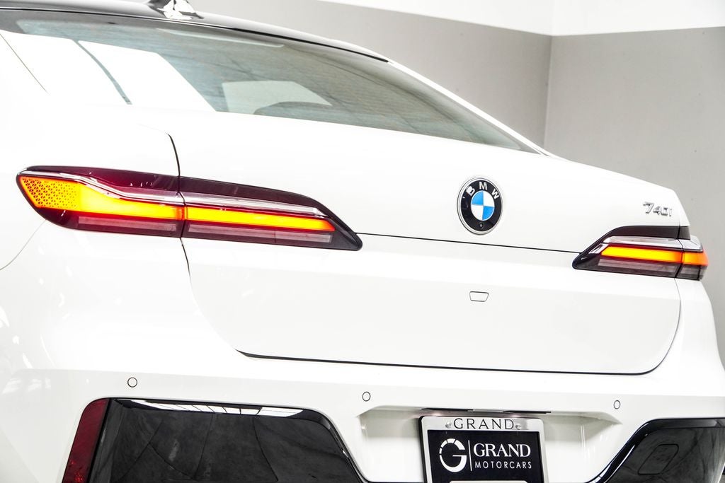 2025 BMW 7 Series 740i