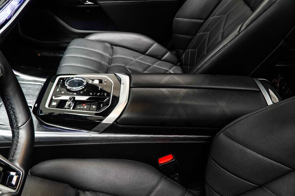 2025 BMW 7 Series 740i