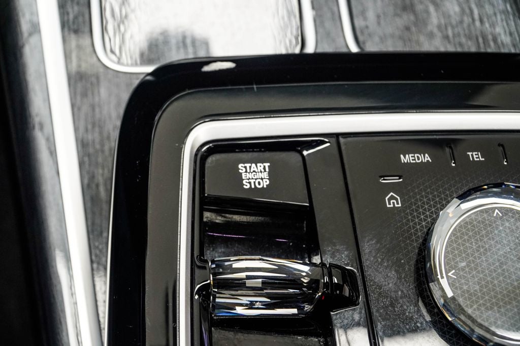 2025 BMW 7 Series 740i