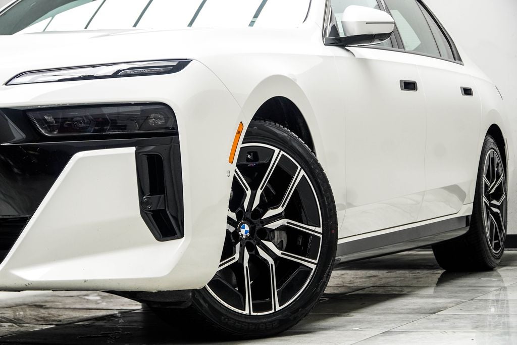 2025 BMW 7 Series 740i