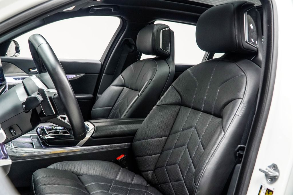 2025 BMW 7 Series 740i