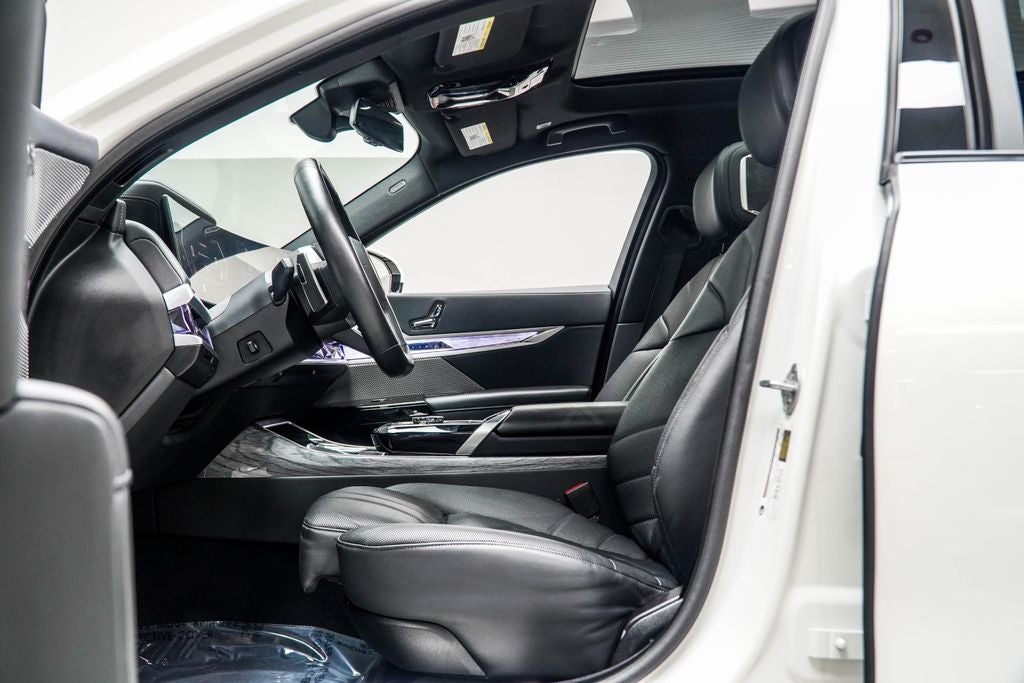 2025 BMW 7 Series 740i