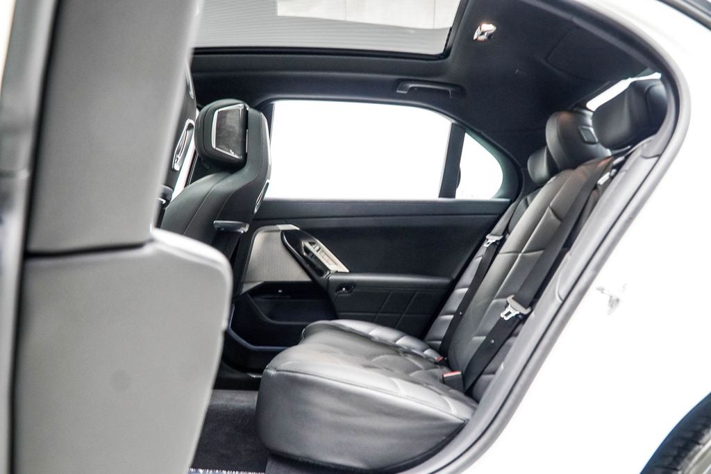 2025 BMW 7 Series 740i