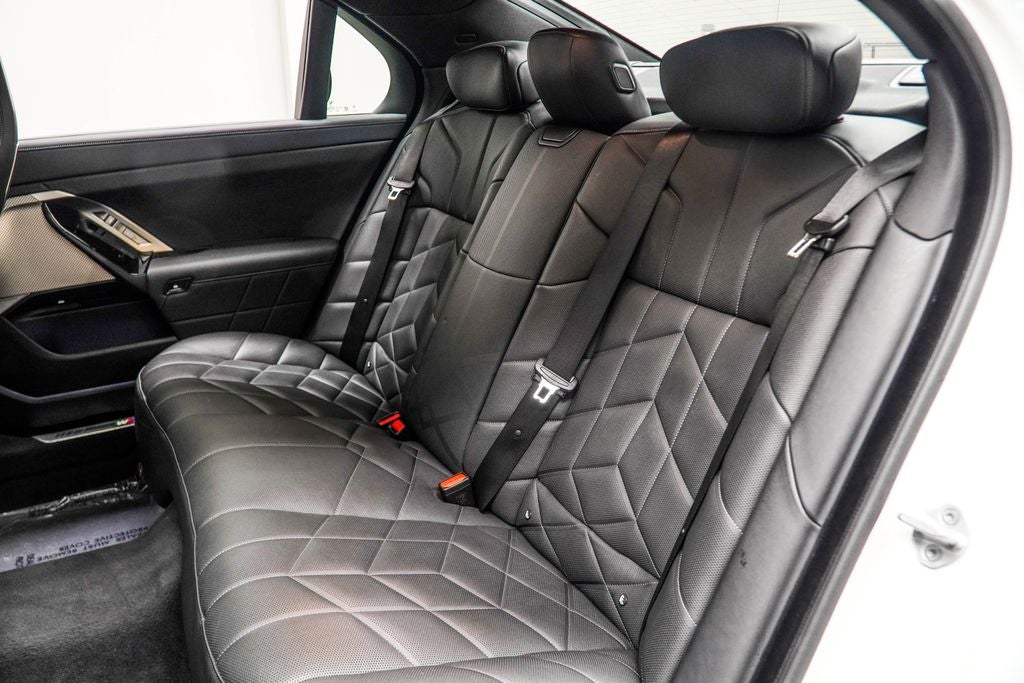 2025 BMW 7 Series 740i