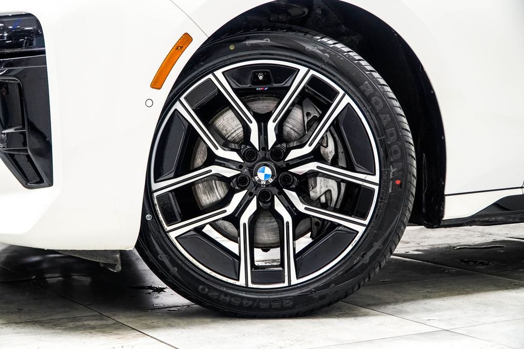 2025 BMW 7 Series 740i