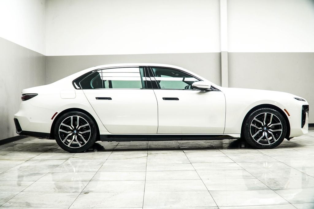 2025 BMW 7 Series 740i