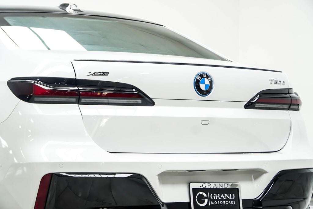 2025 BMW 7 Series 750e xDrive