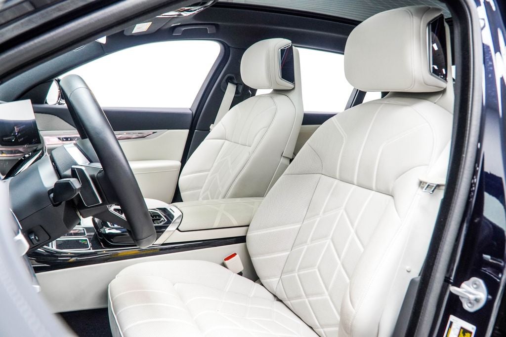 2025 BMW i7 xDrive60