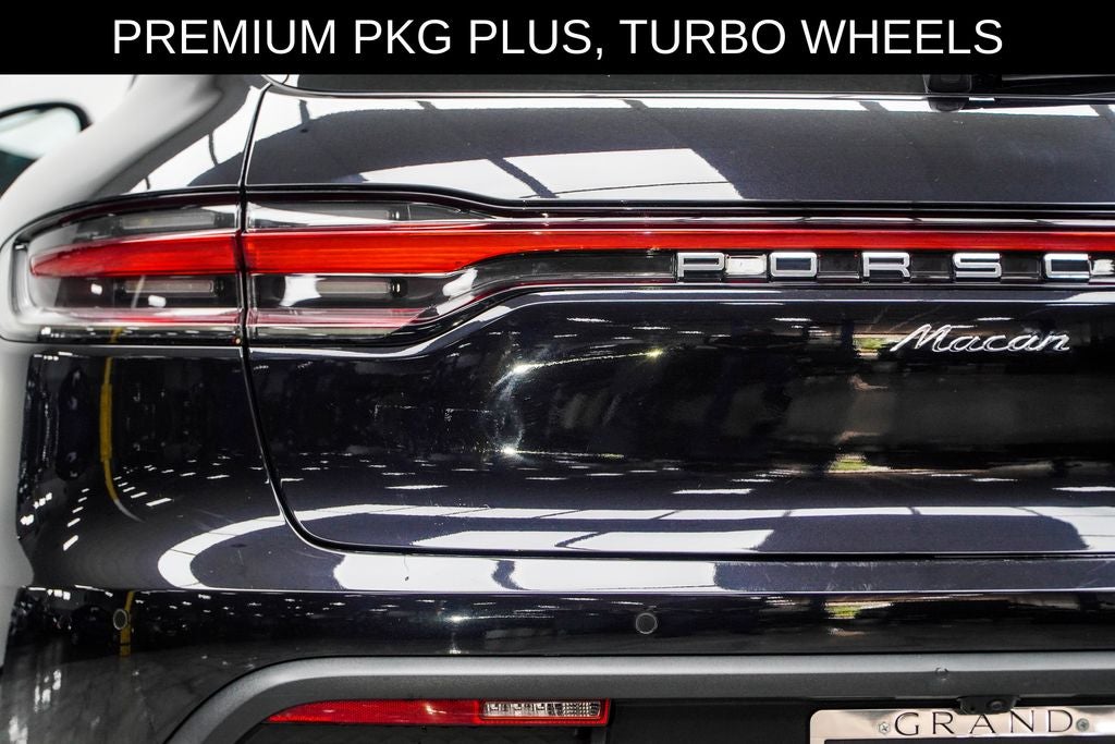 2022 Porsche Macan Base