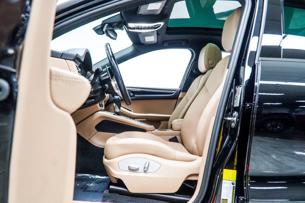 2021 Porsche Macan Base