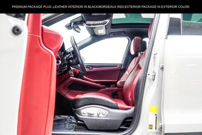 2023 Porsche Macan Base