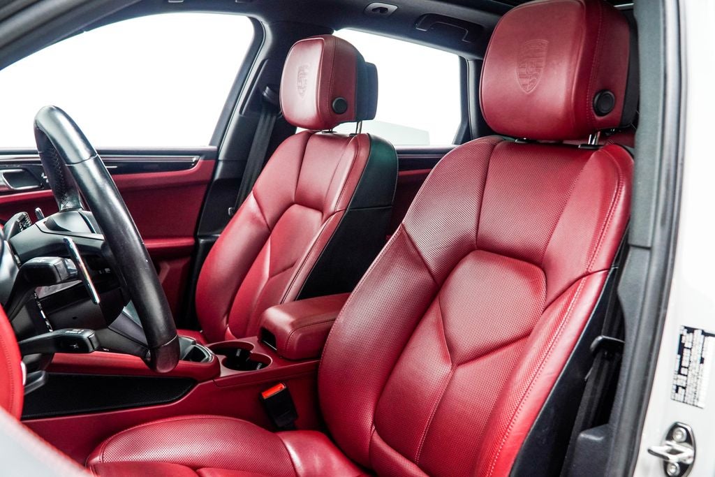 2023 Porsche Macan Base