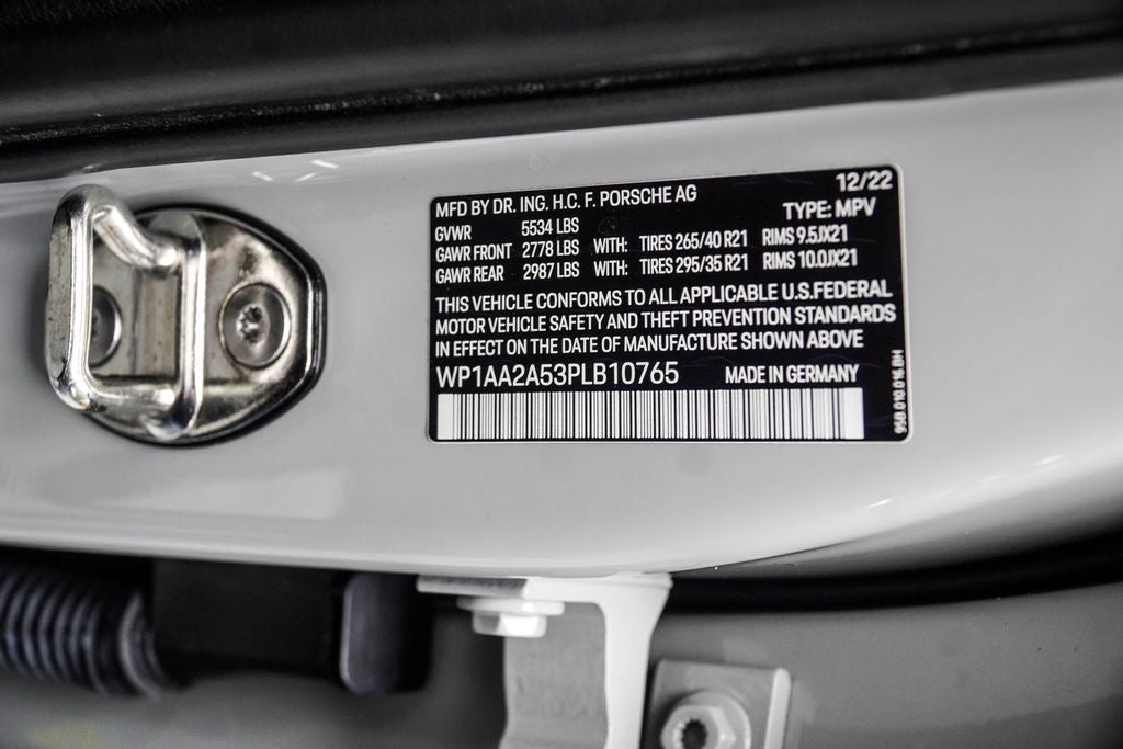 2023 Porsche Macan Base