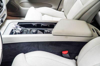2023 Volvo XC60 Recharge Plug-In Hybrid Ultimate