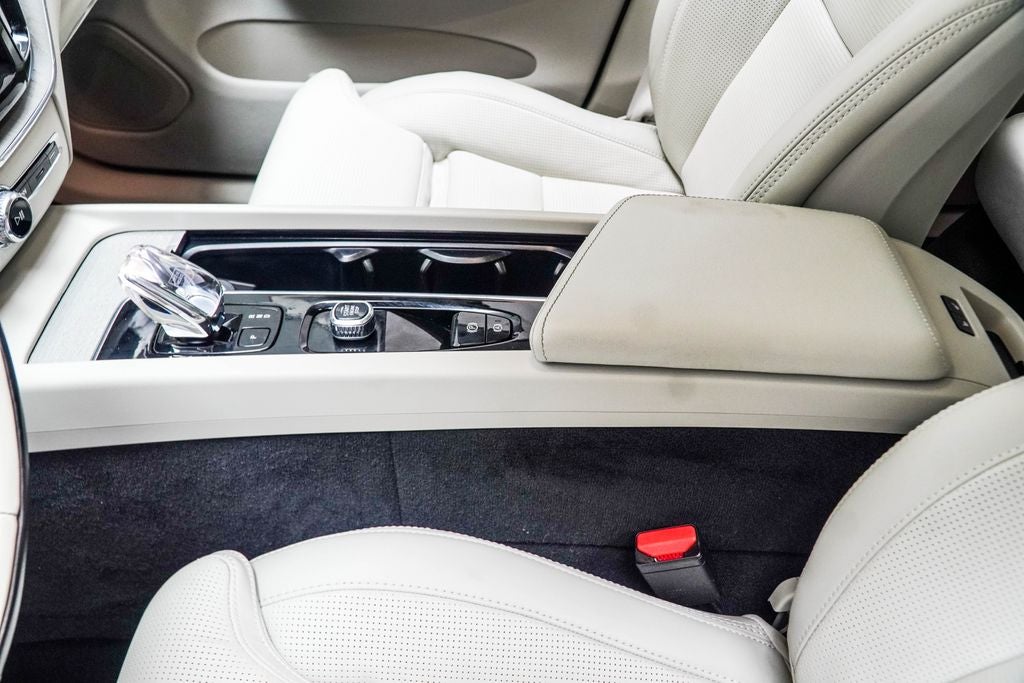 2023 Volvo XC60 Recharge Plug-In Hybrid Ultimate