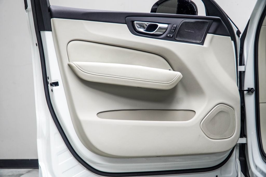 2023 Volvo XC60 Recharge Plug-In Hybrid Ultimate