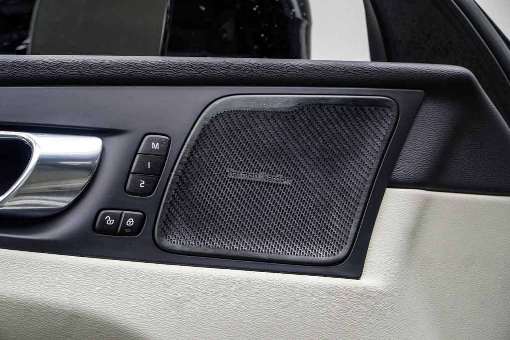 2023 Volvo XC60 Recharge Plug-In Hybrid Ultimate