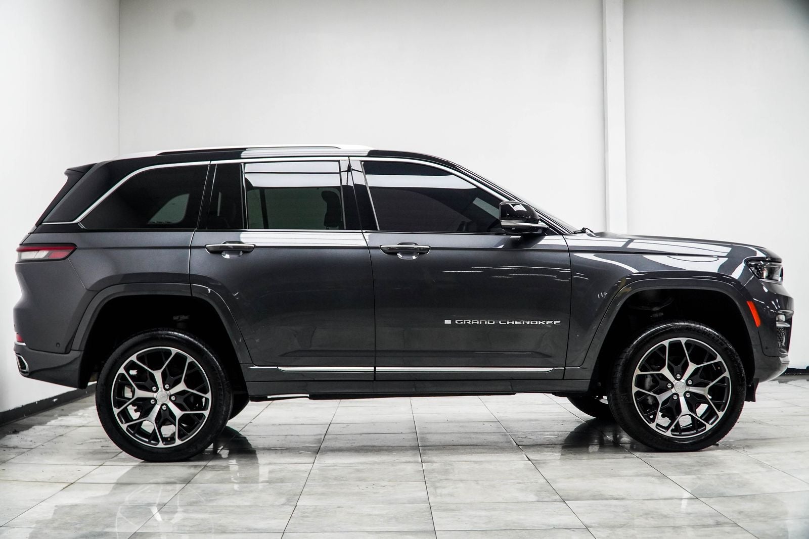 2022 Jeep Grand Cherokee Summit Reserve