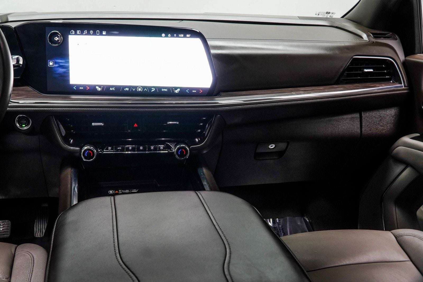 2025 Chevrolet Suburban LT