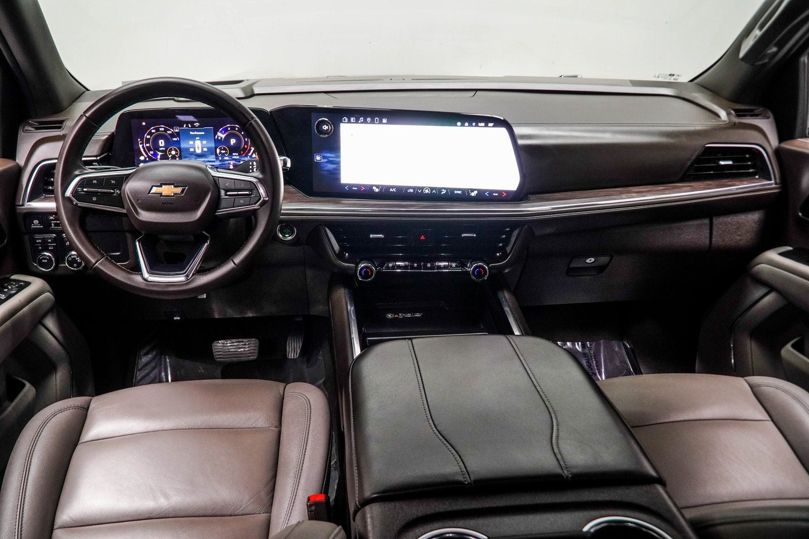 2025 Chevrolet Suburban LT