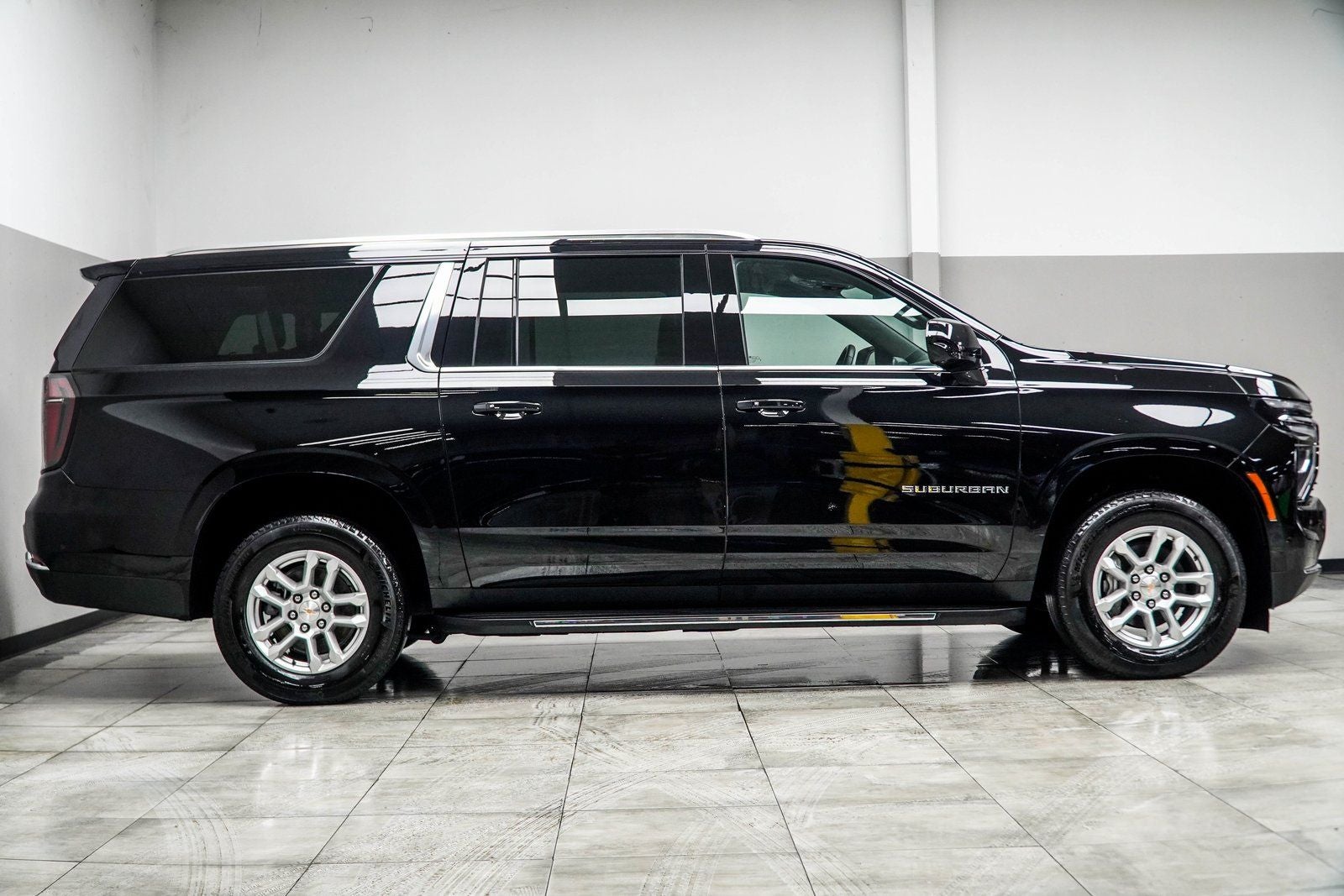 2025 Chevrolet Suburban LT