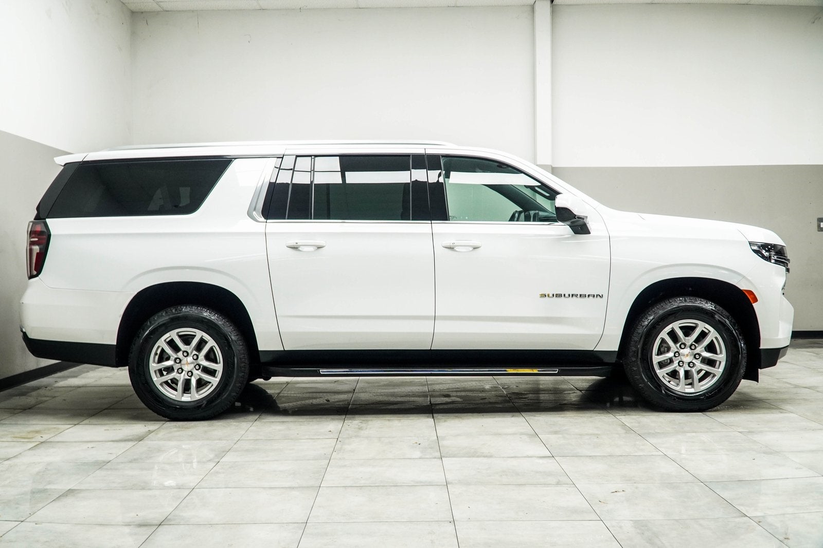 2024 Chevrolet Suburban LT