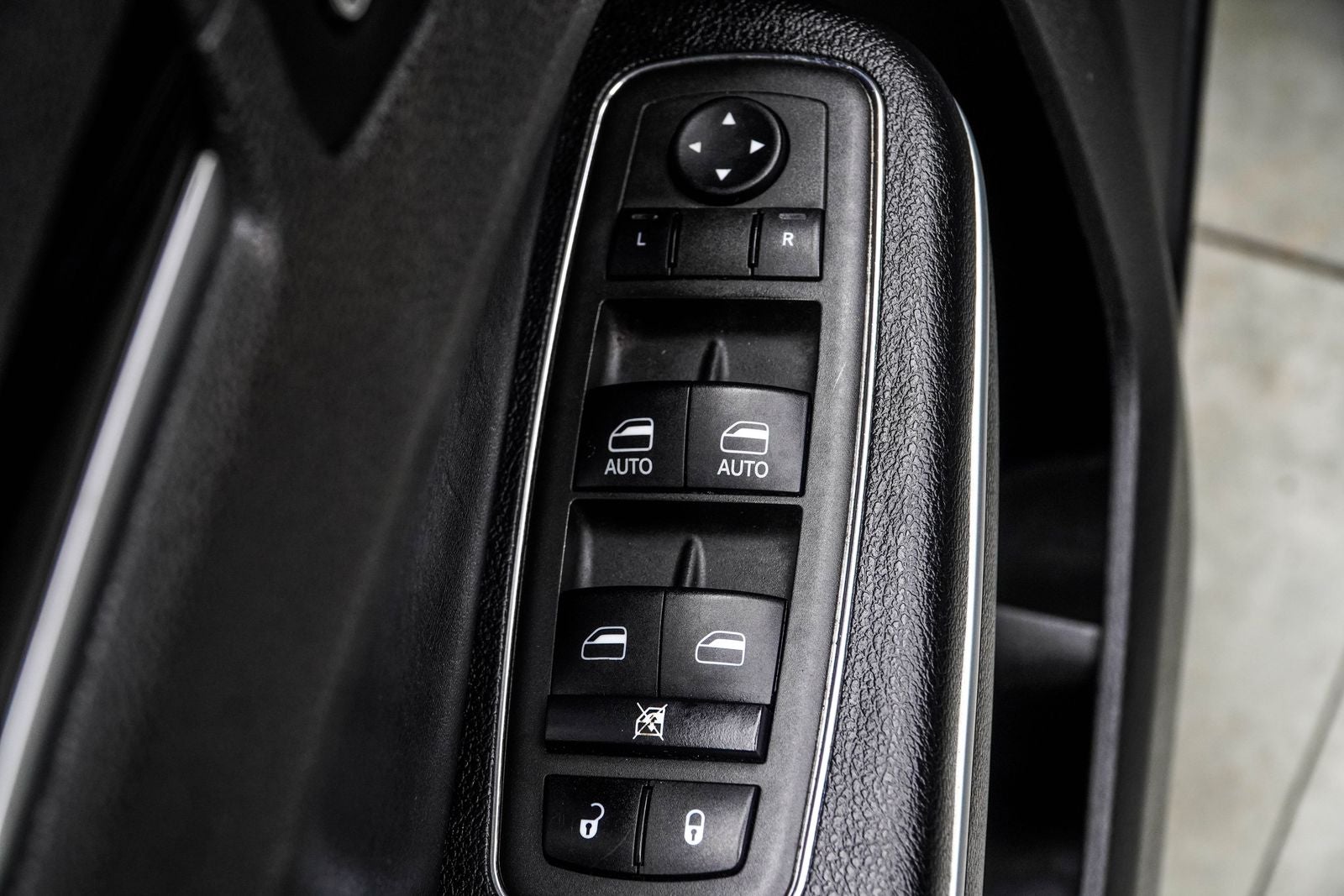2022 Chrysler 300 S