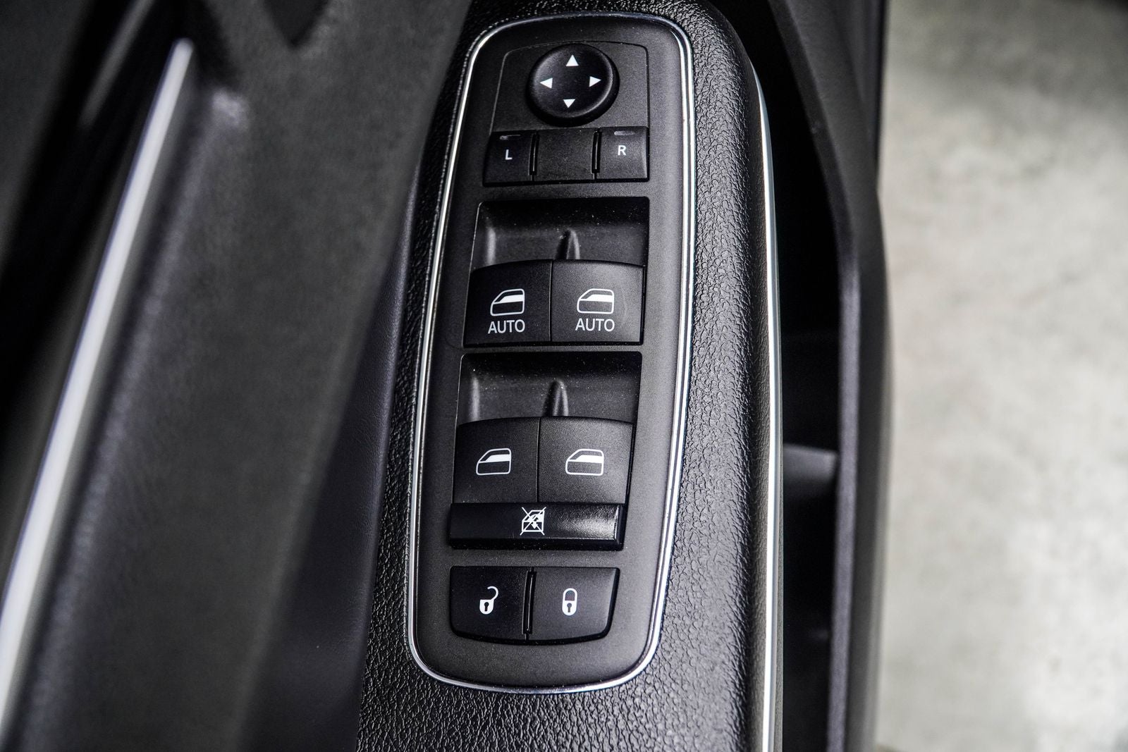 2023 Chrysler 300 S