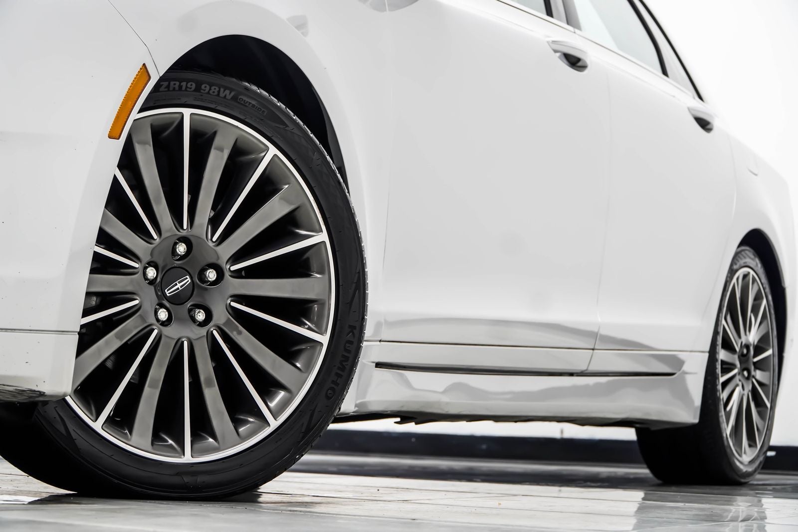 2016 Lincoln MKZ Hybrid Base