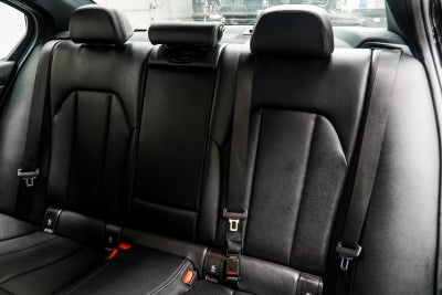 2025 BMW 3 Series 330i