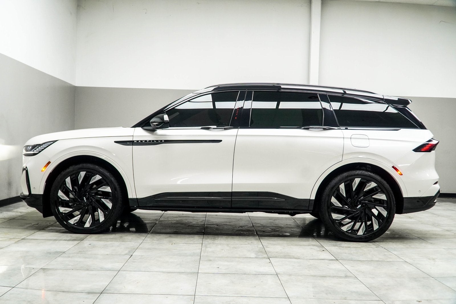 2024 Lincoln Nautilus Reserve