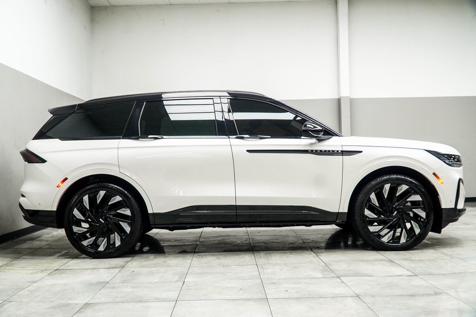 2024 Lincoln Nautilus Reserve