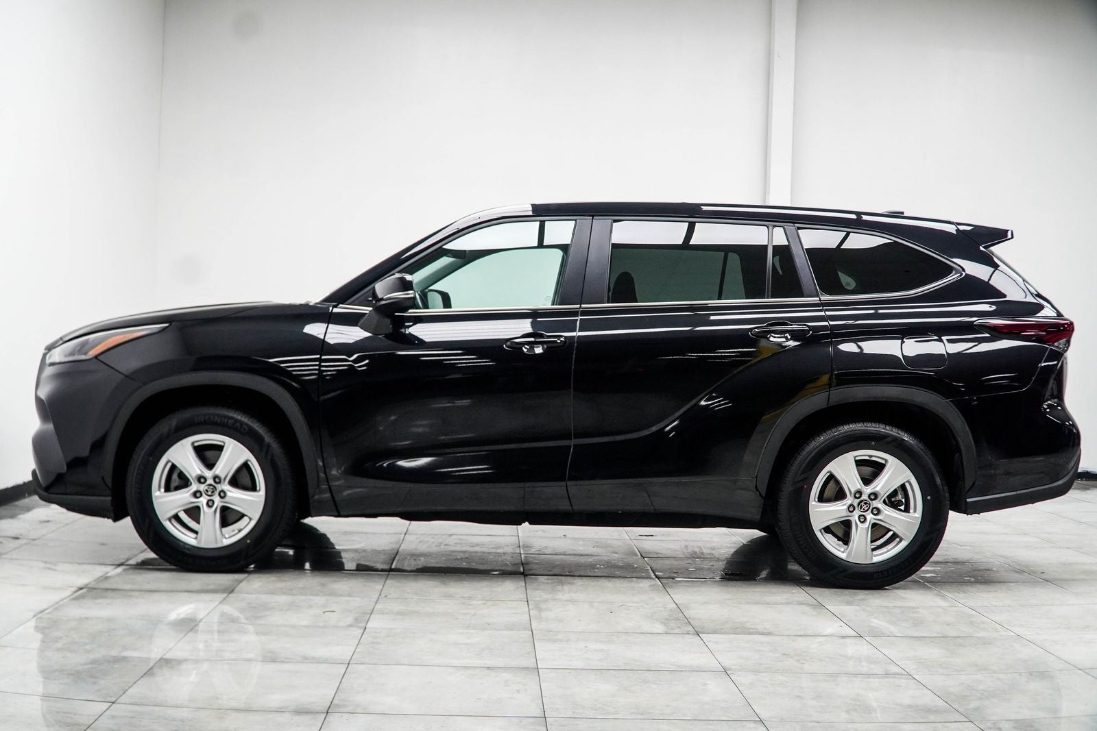 2025 Toyota Highlander LE
