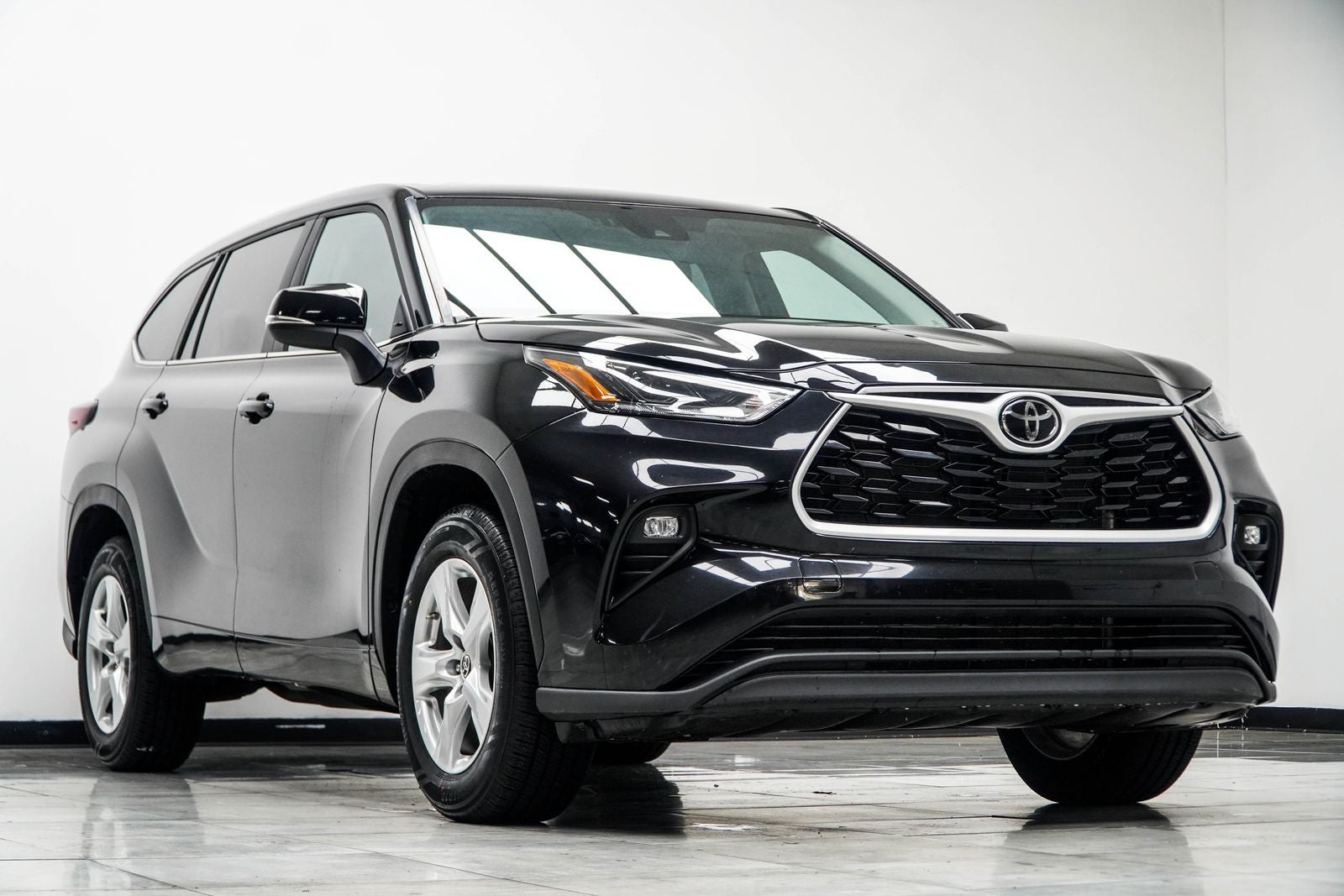 2025 Toyota Highlander LE